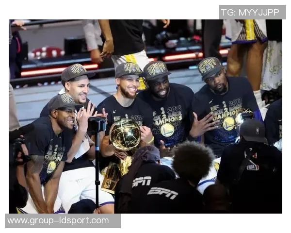 NBA杯历史场均得分榜揭晓福克斯领衔东亚约字紧随其后