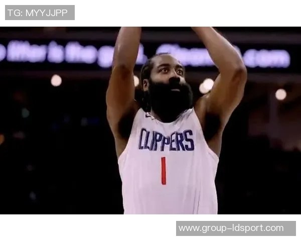 哈登季前赛表现低迷场均仅得6分助攻77次命中率惨淡引发热议