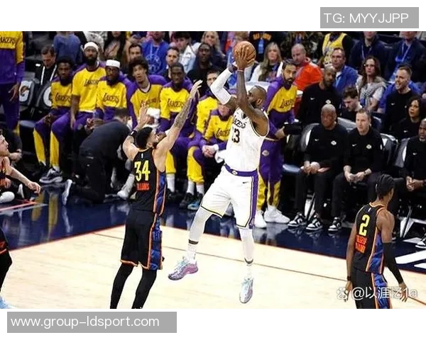 里夫斯火力全开两场狂砍92分追平东契奇前两场得分纪录