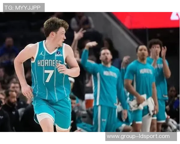 克尼佩尔表现出色4号秀16投9中砍下全队最高24分并贡献5个前场篮板 克尼佩尔表现出色4号秀16投9中砍下全队最高24分并贡献5个前场篮板