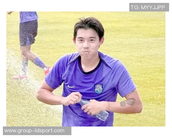 李明家族颜值爆表李嗣镕首秀进球姐姐赛后温馨祝贺 李明家族颜值爆表李嗣镕首秀进球姐姐赛后温馨祝贺